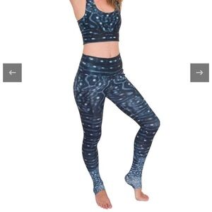 Waterlust whale shark leggings XS